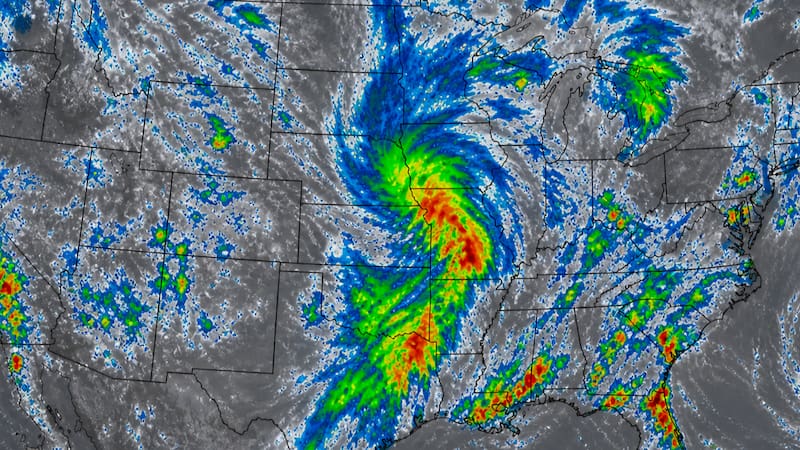 El lunes 31 los meteorólogos esperan una pausa temporal al tiempo severo hasta el martes. No obstante, seguirán las alertas por vientos dañinos e inundaciones repentinas.
