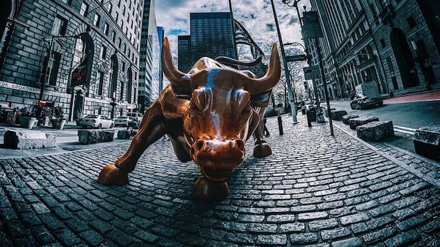 Wall Street encontró su apuesta favorita en Argentina: una acción con cinco recomendaciones de compra y 34% de suba en dólares