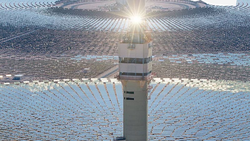Torre termosolar para producir energía limpia con permitirá almacenar energía para usarla por 15 horas seguidas.