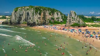 Las paradisíacas playas que quedan a dos horas de Argentina: mar cálido y celestial ideal para vacacionar
