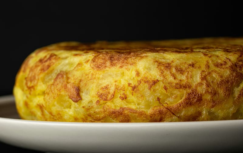 El truco de los chefs para lograr una tortilla cremosa.