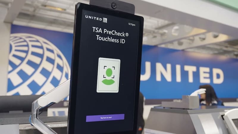 El sistema Touchless ID utiliza cámaras y software de reconocimiento facial para comparar la imagen del pasajero con los datos que ya figuran en su perfil de viajero frecuente o en su pasaporte digital registrado. Imagen: archivo.