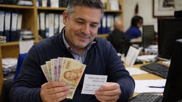 Aumento confirmado para empleados públicos: ¿cómo serán los sueldos en abril de 2026?