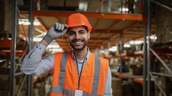 Reforma laboral: el Gobierno elimina dos horas de la jornada y aumenta el pago extra por trabajar durante estos días