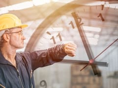 Cambia para siempre la jornada laboral y ahora todas las empresas tendrán que asegurar asientos a sus trabajadores: será por los nuevos derechos de Ley Silla