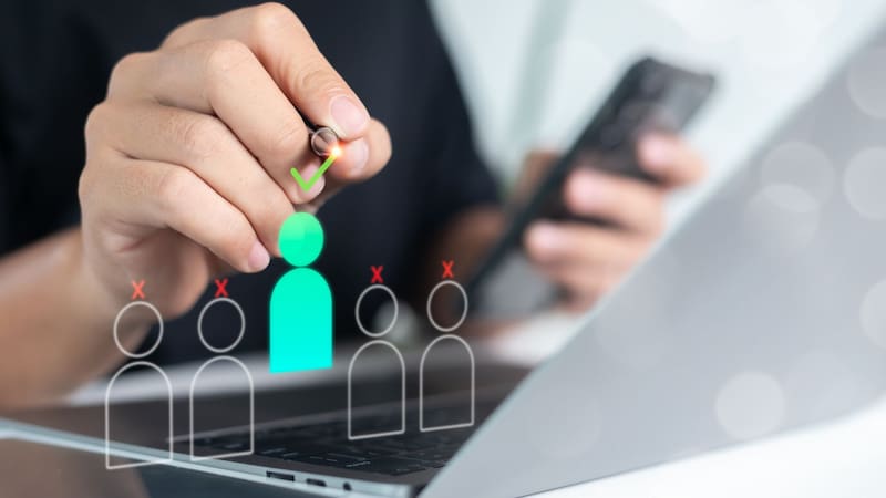 Entre las condiciones ofrecidas se encuentran una jornada laboral de seis horas, comisiones y posibilidades de crecimiento dentro de la empresa. (Foto: Shutterstock)