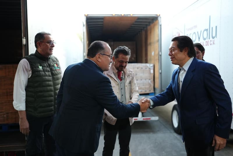 Tras un trabajo en conjunto entre la SEP y el IMSS, millones de estudiantes en edades tempranas recibirán la ayuda ante el problema de salud que aqueja a los más necesitados. La ayuda llegará a más de 77 mil escuelas de todo el país.