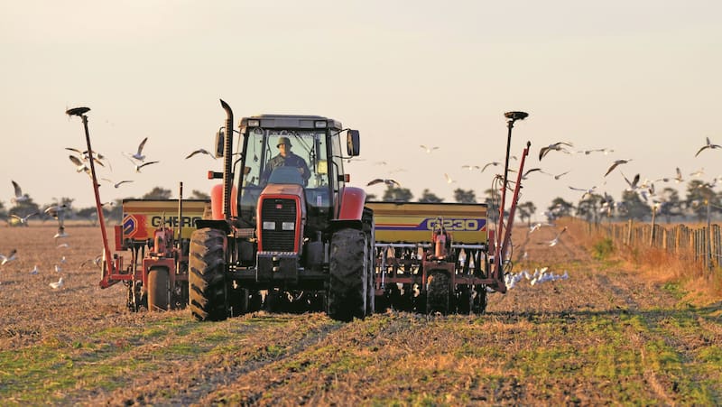 El precio de los tractores supera en promedio un 27,3% al de los mercados comparados.