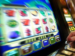 La empresa detrás de bplay extendió la concesión de tres casinos bonaerenses por 20 años