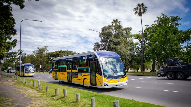Inaugurán un transporte que unirá el norte y el sur de la Ciudad