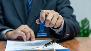 Adiós a los gestores | Ahora habrá multas y juicio para quien cobre de más por adelantar un trámite oficial