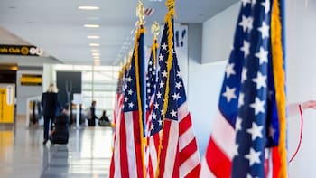 Ni visa americana ni pasaporte: Estados Unidos garantiza el acceso legal automático a todas las personas que muestren estos documentos