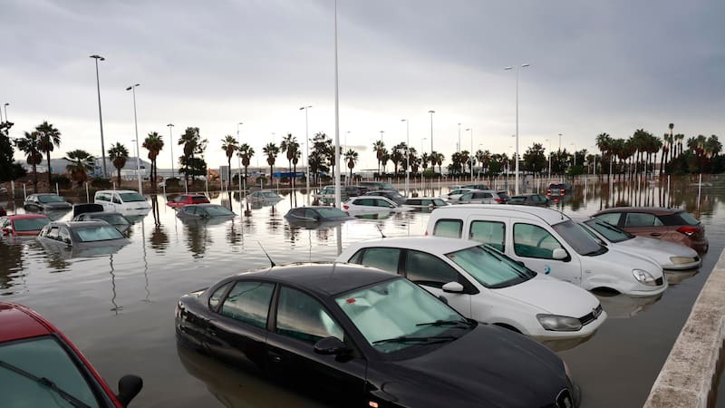 La DGT pide evitar la circulación por las carreteras afectadas por el temporal y las acumulaciones de agua.