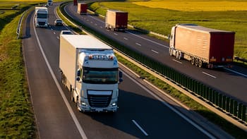 Golpe para los transportistas: por ley ya no podrán circular de día en todas estas autopistas de Edomex