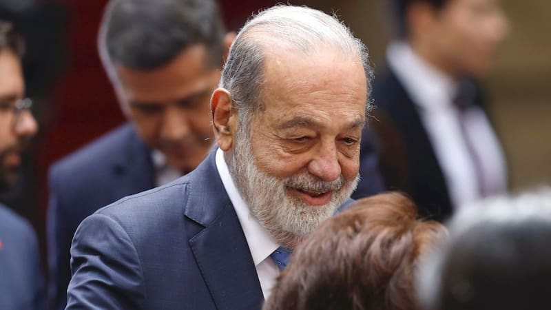 La renovación anticipada del permiso y la inversión en fibra óptica consolidan la estrategia de Carlos Slim para sostener el liderazgo en un sector en transformación. Fuente: Shutterstock.