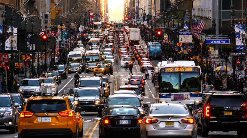 La medida limitará la cantidad de carriles disponibles para libre circulación porque habilitará algunos para el paso exclusivo de autobuses con el estadio como destino.