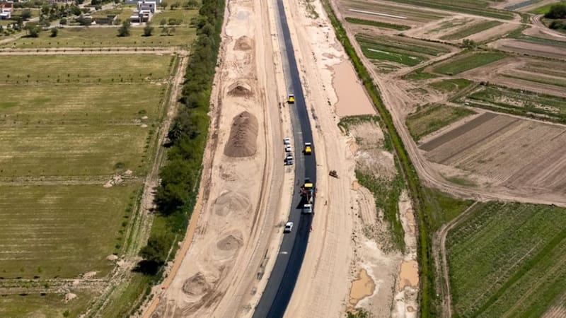 Tras años de abandono, arreglarán la ruta que atraviesa al país y será clave para el turismo y el comercio entre provincias