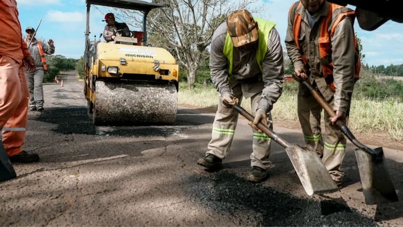 Tras años de abandono, pavimentan una importante ruta del interior argentino para conectarla a un importante destino turístico. Foto: Canal 12