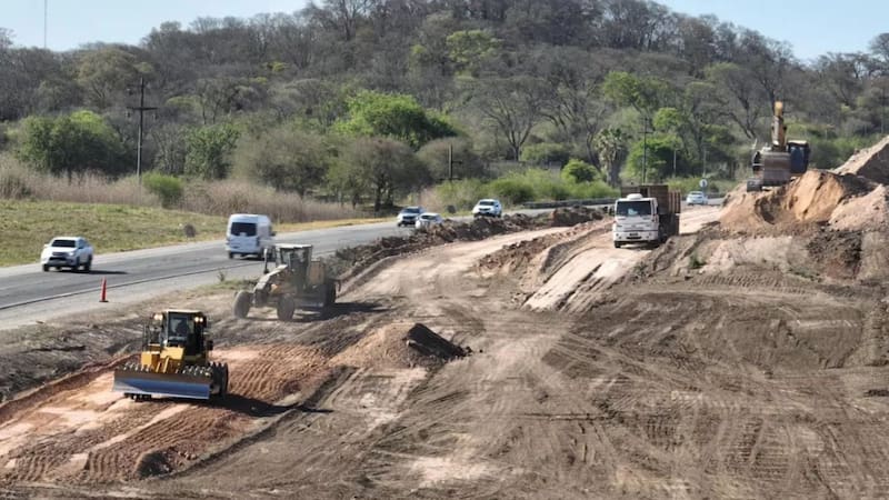 Tras años paralizada, retomaron las obras convertir una ruta en autopista que benficiará a miles de pasajeros diarios
Fuente: Salta