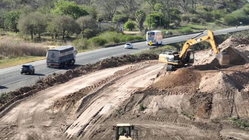 Tras años paralizada, retomaron las obras convertir una ruta en autopista que benficiará a miles de pasajeros diarios
Fuente: Salta