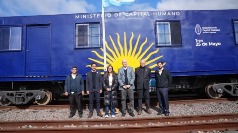 El regreso del Tren 25 de maayo se suma al trabajo que ya realiza el Tren 9 de Julio y amplía la cobertura territorial en provincias donde el acceso a estos servicios suele ser más complejo. (Foto: Gobierno argentino)