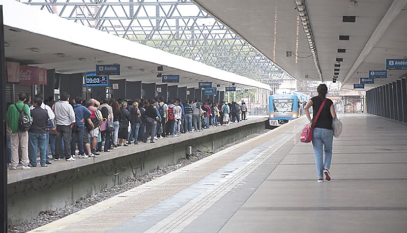 Este jueves 9, viernes 10, sábado 11 y domingo 12 los usuarios del Tren Sarmiento deberán reorganizar sus viajes, ya que el ramal Once-Moreno permanecerá interrumpido por obras en zonas de vías.