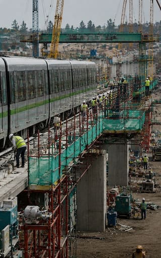 El Municipio se adueña de uno de los recursos más vitales del país: administrará 17 estaciones, 18 trenes y 36 coches