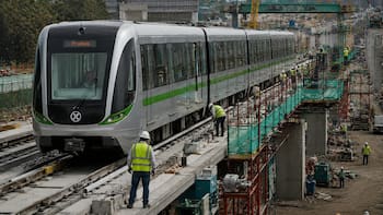 El Municipio se adueña de uno de los recursos más vitales del país: administrará 17 estaciones, 18 trenes y 36 coches
