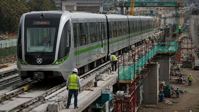 El Municipio se adueña de uno de los recursos más vitales del país: administrará 17 estaciones, 18 trenes y 36 coches.