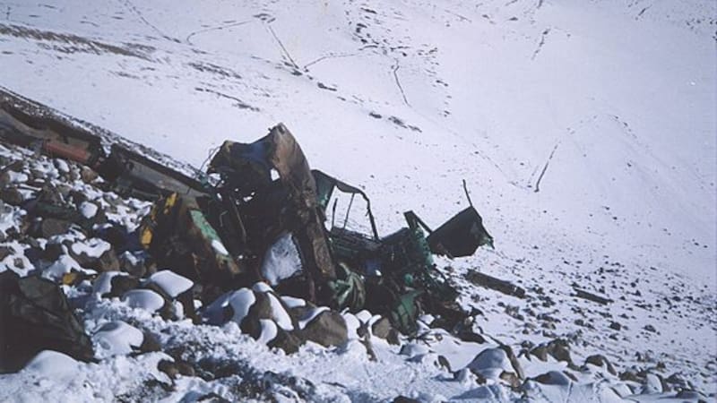 La locomotora y varios vagones nunca pudieron ser retirados del lugar. Sus restos siguen en la cordillera y son visibles desde el trazado ferroviario.