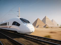 Así será el tren cruzará el desierto a 250 kilómetros por hora: atraviesa las pirámides con 500 pasajeros y conecta 4 ciudades clave de Egipto