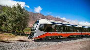 El Tren Solar de la Quebrada | Así es el tren único en Latinoamérica que funciona con energía solar y atraviesa los paisajes andinos