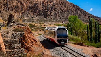 Argentina tiene el primer tren solar de Latinoamérica: rutas, horarios y cuánto cuesta el recorrido