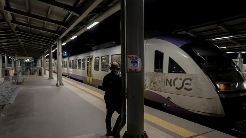 Trenes en Grecia. Imagen de archivo.