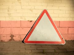 Qué significa la señal de tránsito de un triángulo con esquinas redondeadas y por qué es importante saber cómo actuar