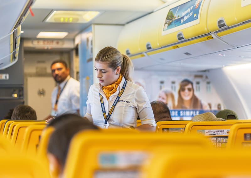 Más de 30.000 tripulantes de cabina en España reclaman que su profesión sea reconocida como actividad de especial desgaste para acceder antes a la jubilación.