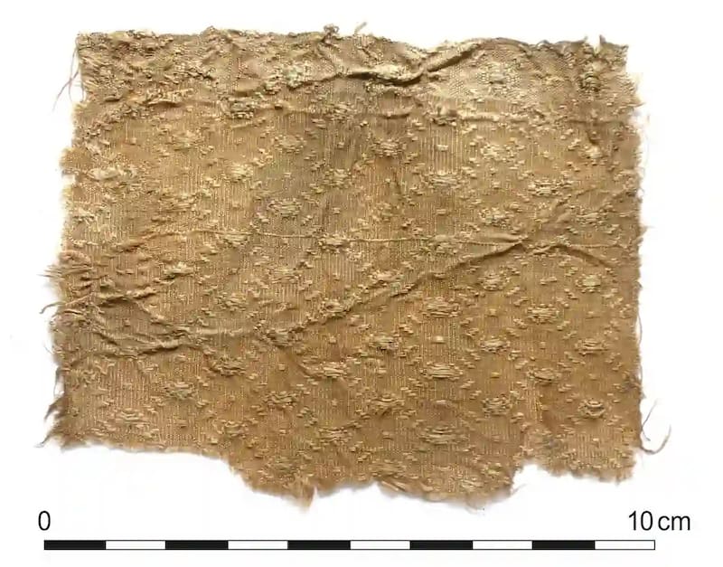 Trozos de seda utilizados como papel higiénico en la Edad Media.