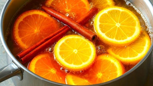 Hervir cáscara de naranja y mandarina con canela: por qué lo recomiendan y para qué sirve