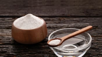 Mezclar maicena, vinagre blanco y agua tibia: para qué se recomienda y cómo usarlo correctamente