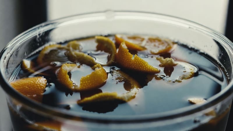 Cáscaras de limón y naranja con vinagre: para qué utiliza esta efectiva mezcla y por qué sugieren hacerla (foto: archivo)