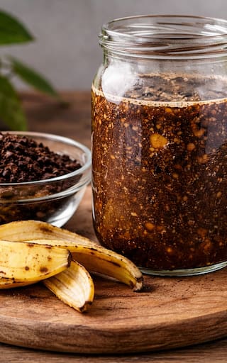 Combinar café utilizado con cáscara de banana y agua | Para qué se utiliza y por qué lo aconsejan