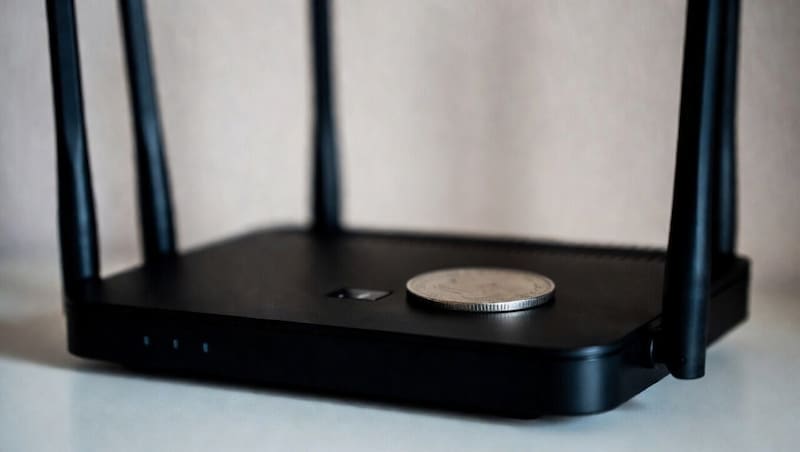 Colocar una moneda encima del router de WiFi | Para qué sirve y por qué aconsejan hacerlo (foto: archivo)