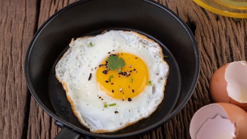 Poner vinagre en los huevos fritos: para qué sirve y por qué recomiendan hacerlo (foto: archivo).