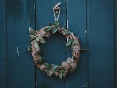 Poner hojas de laurel en la entrada de casa: para qué sirve, por qué lo recomiendan y cada cuánto hacerlo