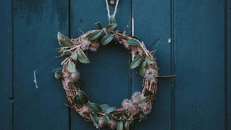 Es tendencia | Por qué recomiendan colgar una hoja de laurel en la puerta y para qué sirve