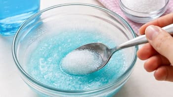 Mezclar bicarbonato con agua oxigenada y detergente líquido: para qué sirve y por qué recomiendan hacerlo