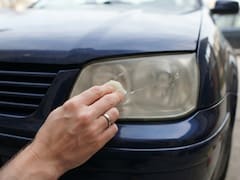 Colocar vaselina en los faros de los autos: para qué sirve y por qué recomiendan hacerlo