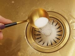 Colocar bicarbonato en el desagüe de la cocina una vez por semana: para qué sirve y cuáles son sus beneficios