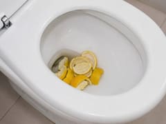 Tirar cáscaras de limón en el inodoro una vez a la semana: para qué sirve y cuáles son sus beneficios