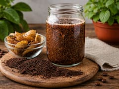 Mezclar cáscara de papa con café usado y bicarbonato: para qué sirve y por qué lo recomiendan siempre